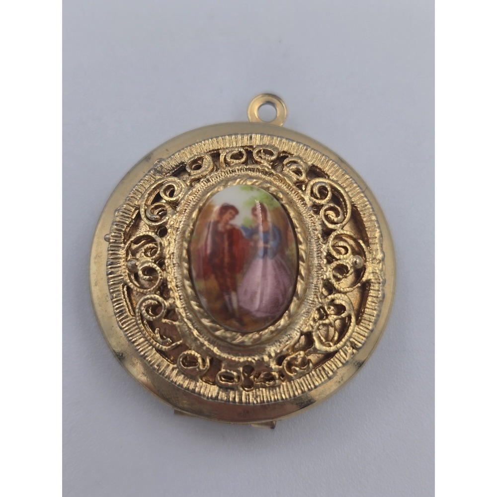 Vintage Locket Fragonard Cameo Courting Couple Gold Tone Pendant - Picture 1 of 8